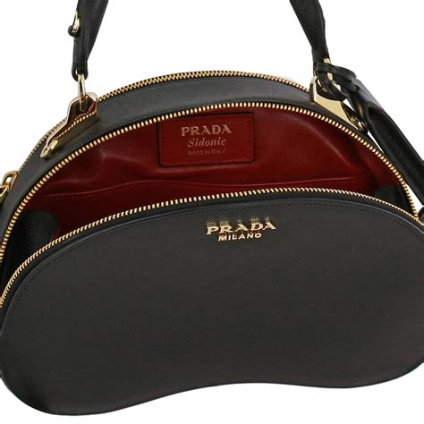 prada tasche schwarz mit rot|Prada Umhängetaschen für Damen .